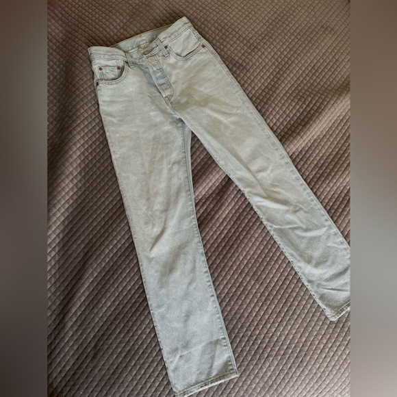 High Wasted Levi Jeans - Picture 1 of 3